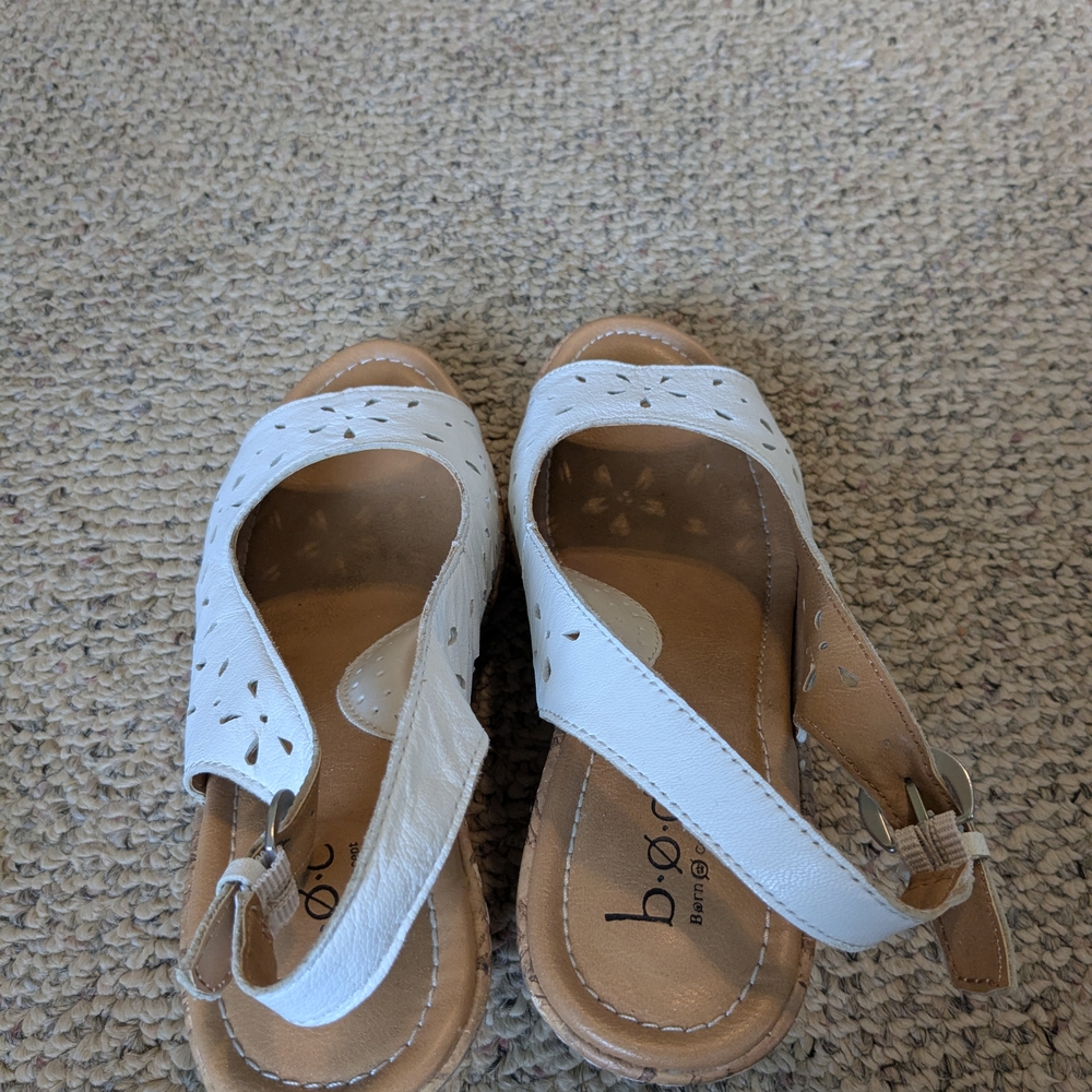 B.o.c. White Tan Sandals with Peep-Toe and Slingback - Picture 2 of 4